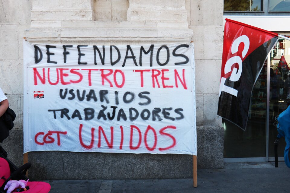 Pancarta durante una concentración de CGT. FOTO: Jorge Ovelleiro