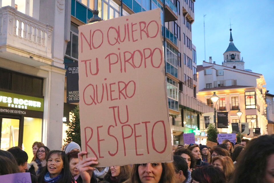 Cartel durante una manifestación feminista en Valladolid. FOTO: Gaspar Francés