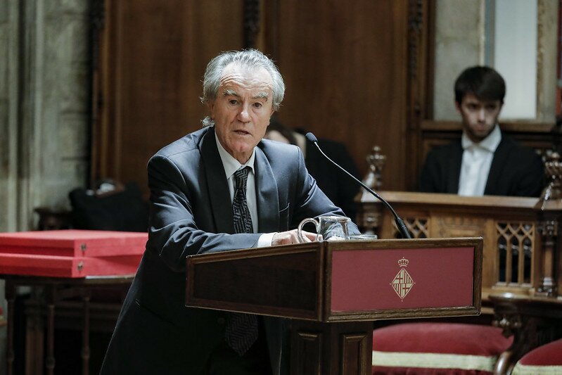 Javier Pérez Royo recibiendo el Premi Internacional Alfonso Comín. Foto: Laura Guerrero / Ajuntament de Bcn