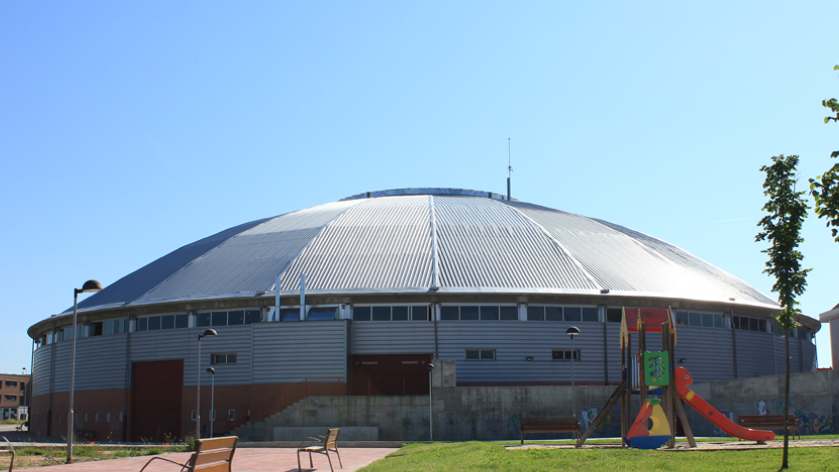 Plaza de toros cubierta en el municipio de Arroyo de la Encomienda que funciona sin licencia ambiental.