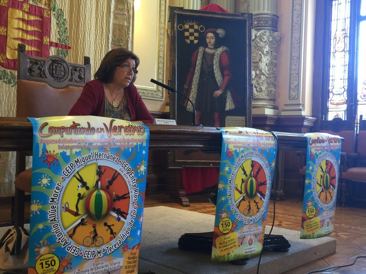La concejala de Educación, María Victoria Soto, durante la presentación del programa 'Compartiendo en Verano'.