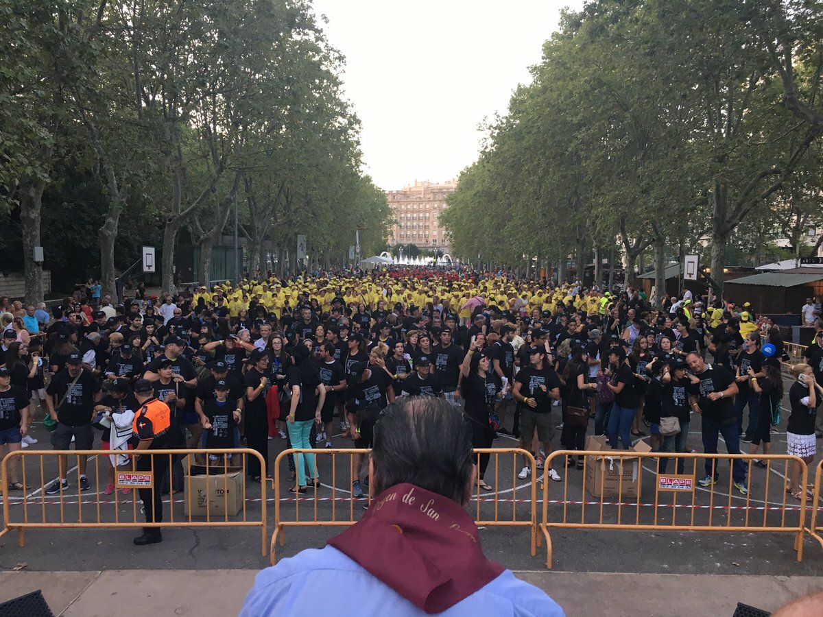 Más de 3.000 personas batieron el domingo el récord Guinness al formar la botella humana más grande del mundo. Foto: Ayuntamiento Valladolid Más de 3.000 personas batieron el domingo el récord Guinness al formar la botella humana más grande del mundo. Foto: Ayuntamiento Valladolid