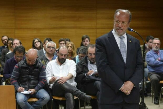 León de la Riva, en su declaración en el juicio en el que ya fue condenado por desobediente. León de la Riva, en su declaración en el juicio en el que ya fue condenado por desobediente.