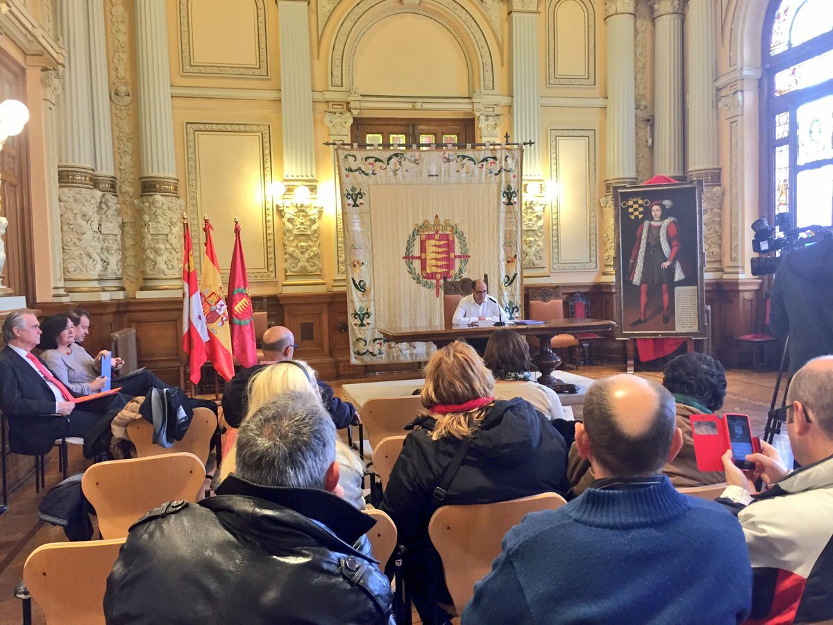 El concejal Luis Vélez, durante la presentación de las nuevas tarifas de Auvasa. El concejal Luis Vélez, durante la presentación de las nuevas tarifas de Auvasa.