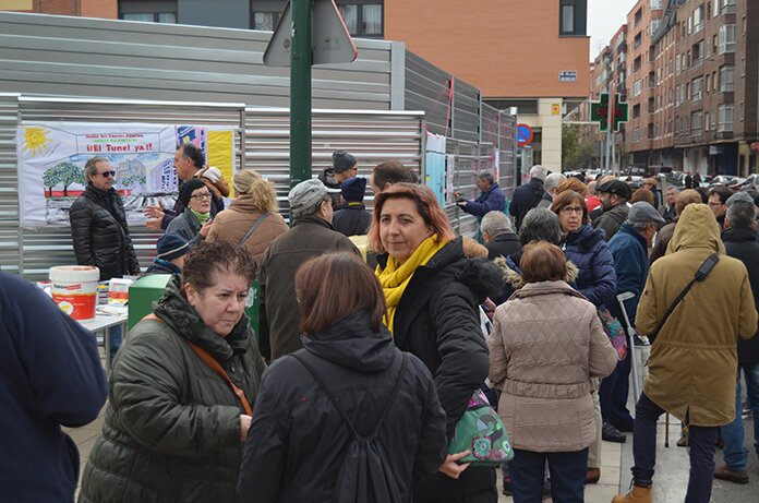 Protesta de los vecinos del barrio Belén en la plaza del Aviador Gómez Barco. Foto: Gaspar Francés Protesta de los vecinos del barrio Belén en la plaza del Aviador Gómez Barco. Foto: Gaspar Francés