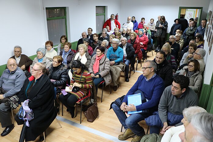 AsambleaPajarillos4 Un momento de la asamblea vecinal celebrada en Pilarica esta tarde. Foto: Gaspar Francés
