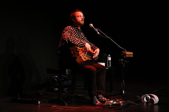 El zanfonista Germán Díaz durante su concierto en el Teatro Zorrilla. FOTO: Jorge Ovelleiro El zanfonista Germán Díaz durante su concierto en el Teatro Zorrilla. FOTO: Jorge Ovelleiro