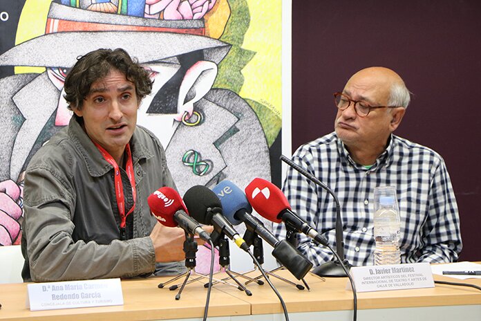José Luis Gutiérrez con Javier Martínez, director artístico del TAC. FOTO: Jorge Ovelleiro