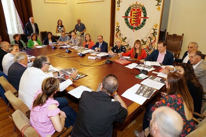 Primera reunión de la Mesa por la Seguridad Vial celebrada hoy en el Ayuntamiento.