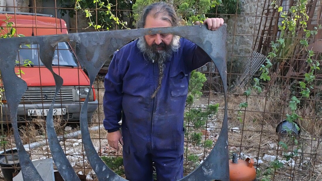Lorenzo Duque, trabajando en el conjunto escultórico que se inaugura este sábado en Laguna. Lorenzo Duque, trabajando en el conjunto escultórico que se inaugura este sábado en Laguna.