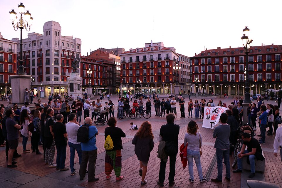 Momento de la concentración en la Plaza Mayor. FOTO: Jorge Ovelleiro