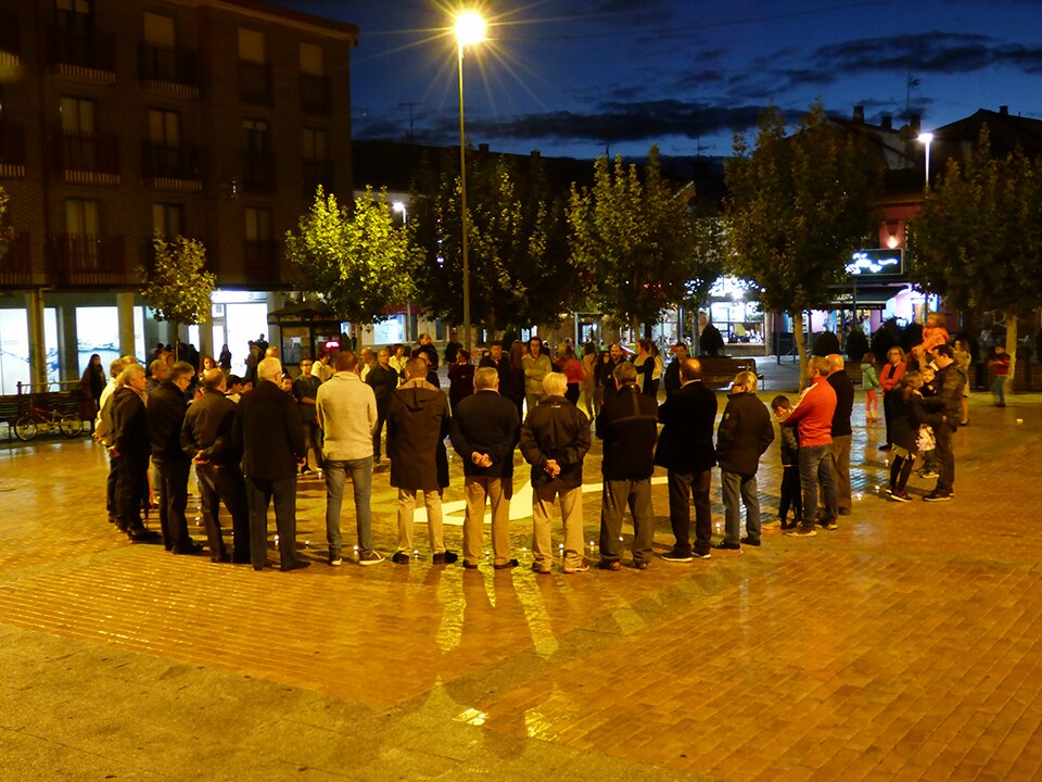 Circulo de hombres en La Cisterniga. Foto: Manuel Doval Circulo de hombres en La Cisterniga. Foto: Manuel Doval