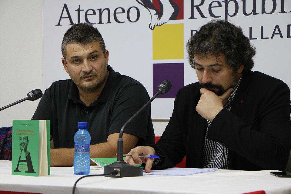 Alberto Cañedo junto a José Sarrión en el Ateneo Republicano de Valladolid. FOTO: Gaspar Francés
