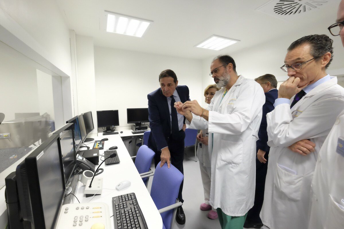 20171218+EL+CONSEJERO+DE+SANIDAD+VISITA+LA+UNIDAD+DE+CUIDADOS+AGUDOS+CARDIOLOGICOS+DEL+HOSPITAL+CLINICO+11 El consejero de sanidad visita la unidad de cuidados agudos cardiologicos del Hospital Clínico de Valladolid.
