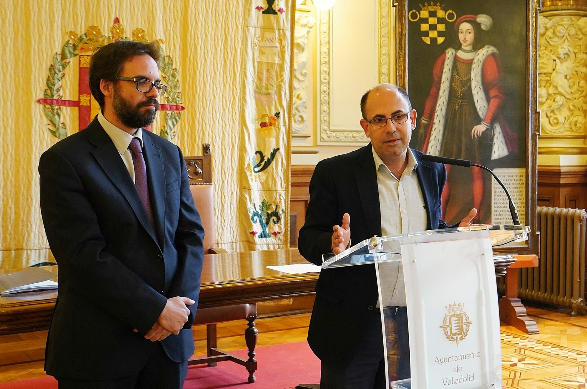 EL gerente de AUVASA, Álvaro Fernández y el concejal de Movilidad, Luis Vélez, dan cuenta de los acuerdos. EL gerente de AUVASA, Álvaro Fernández y el concejal de Movilidad, Luis Vélez, dan cuenta de los acuerdos.